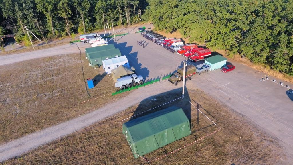 отряд спасателей размещен у мемориального комплекса