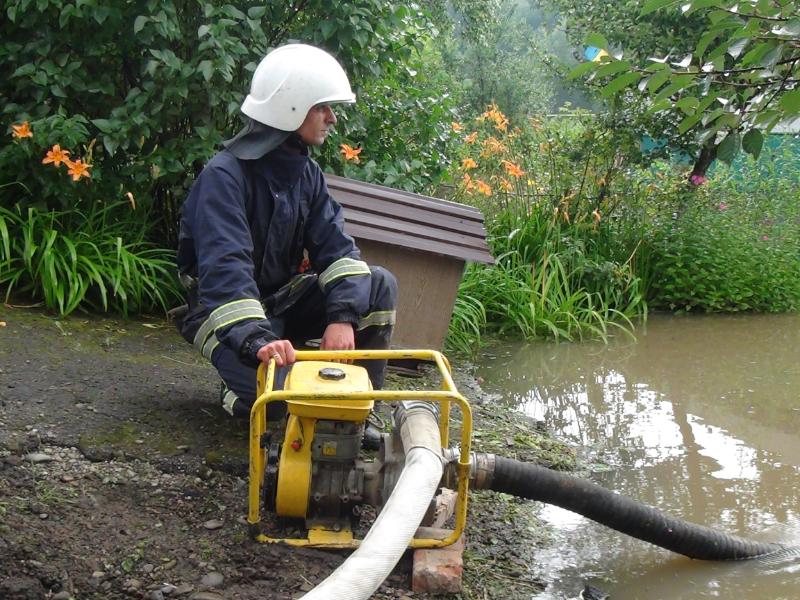 Непогода в Украине: на Прикарпатье подтоплено более 200 жилых домов