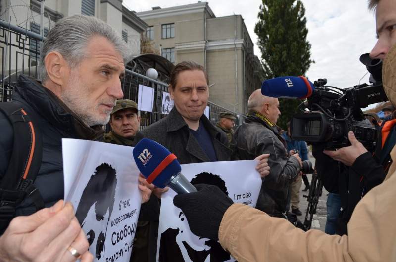 Біля посольства РФ у Києві пройшла акція на підтримку Сущенка