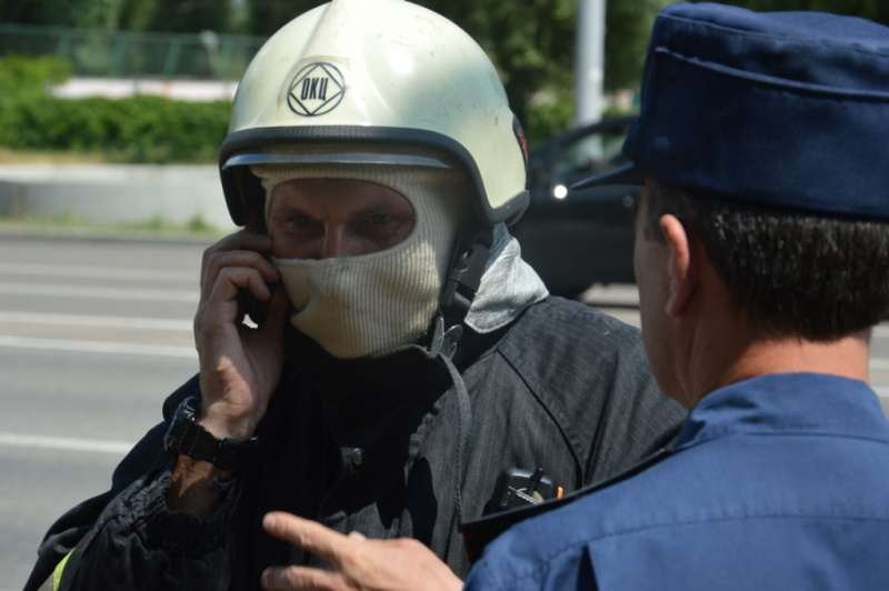 У Дніпрі автомобіль врізався в зупинку, є загибла