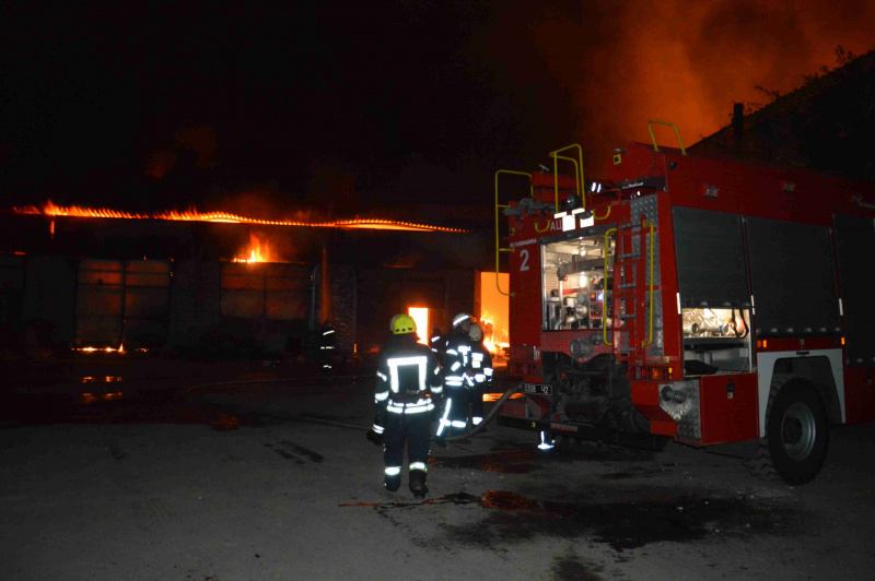 В Днепре ночью горели склады