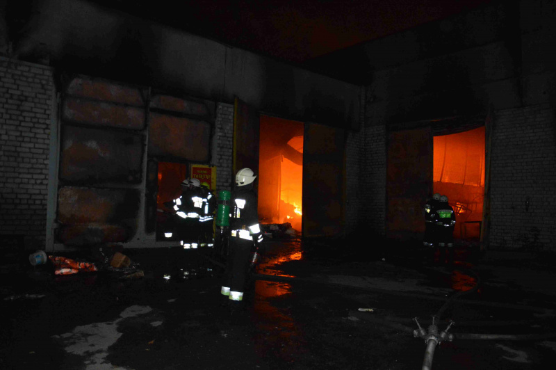 В Днепре ночью горели склады