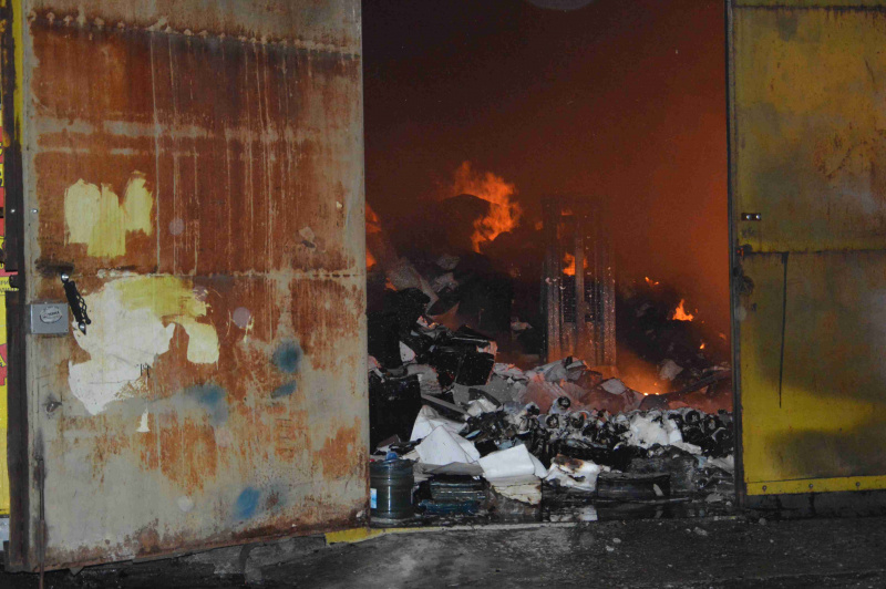 В Днепре ночью горели склады