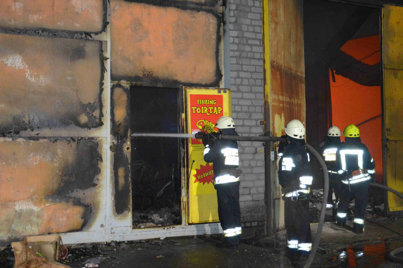 В Днепре ночью горели склады