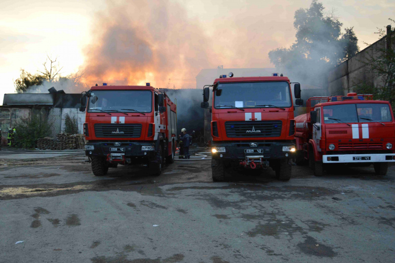 В Днепре ночью горели склады