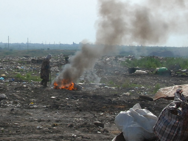 В Николаевской области снова горела свалка