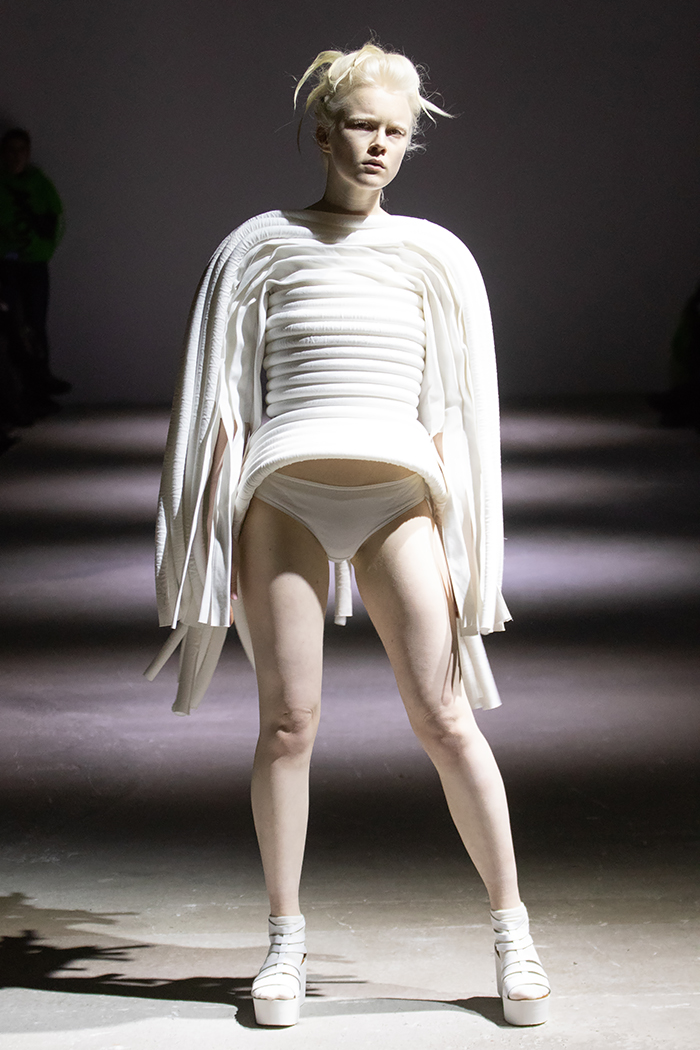 Триумф телесности и уроки анатомии в фантастической коллекции DZHUS FW19-20