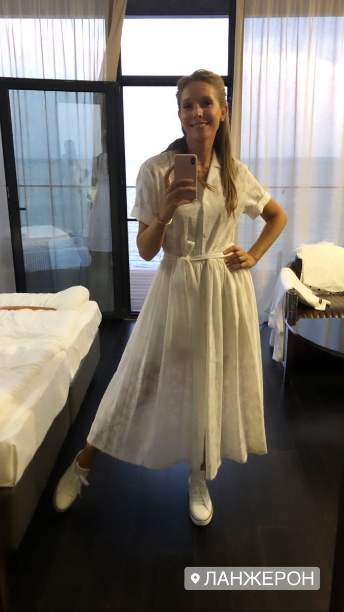 &quot;Невеста и жених&quot;: Катя Осадчая и Юрий Горбунов блеснули стильными образами на презентации фильма в Одессе