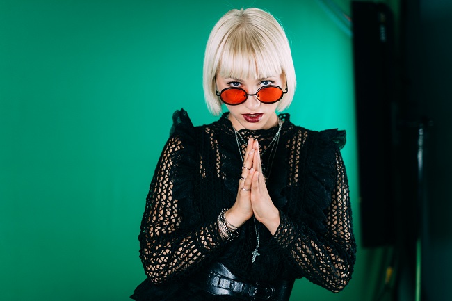 В стиле нео-нуар: Da-Sha project представила видео с постфеминистической идеей