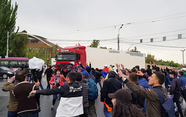 В Ереване во время протестов полиция задержала 183 человека