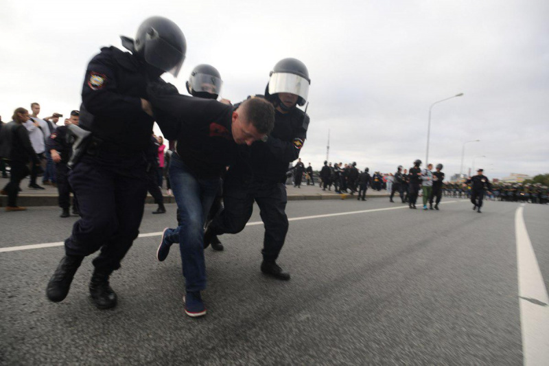 У Росії поліція затримала близько 300 учасників акції проти пенсійної реформи