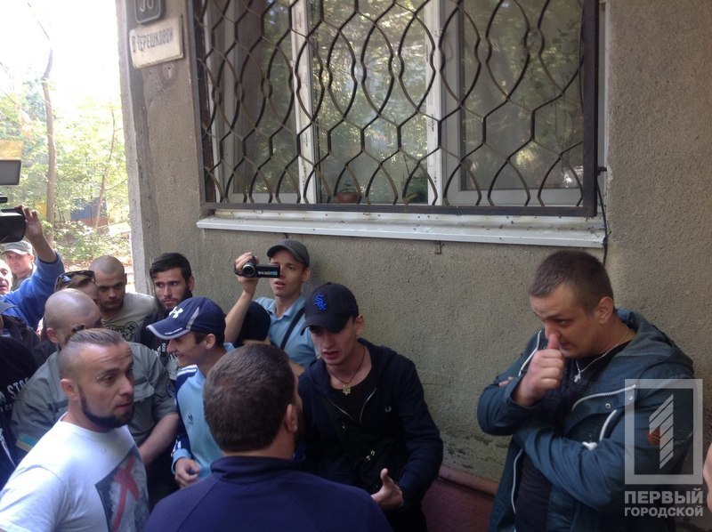 в Одессе под Апелляционным судом произошла потасовка 4