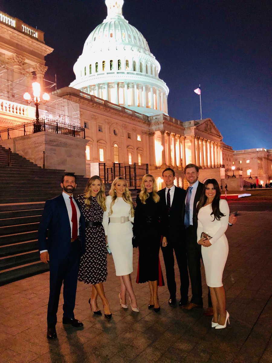 Берет пример: младшая дочь Трампа повторила образ сестры Иванки