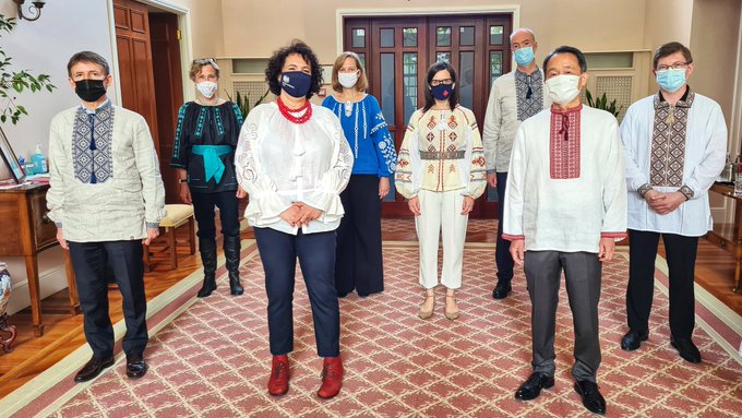 День вишиванки 2021: посли G7 привітали українців зворушливим фото