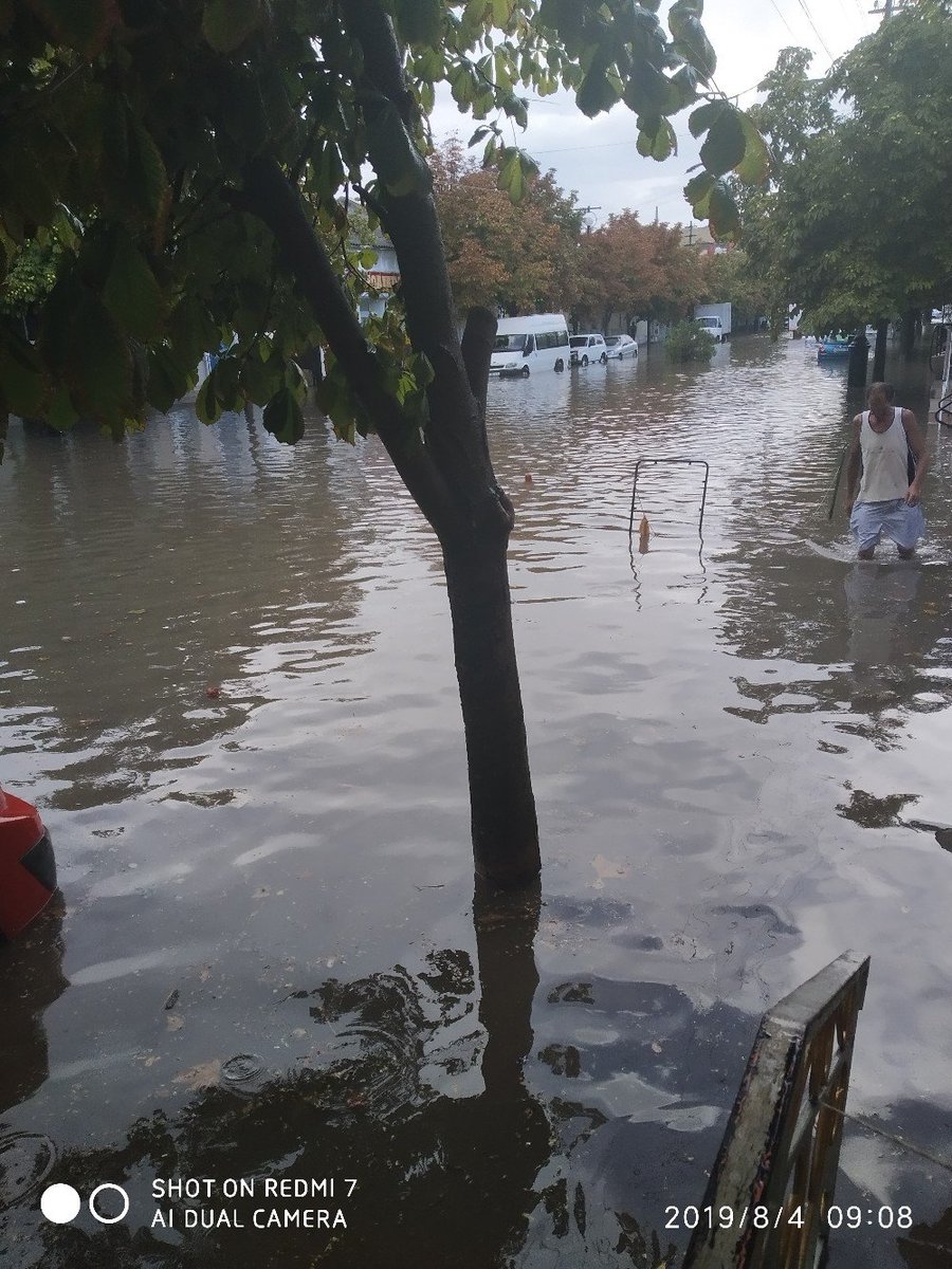 Затоплені дороги і будинки: Крим сильно постраждав через стихію (фото, відео)