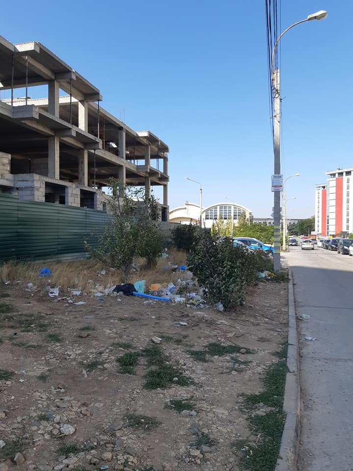 Порожні пляжі і сміття: в мережі показали, до чого окупанти довели Крим