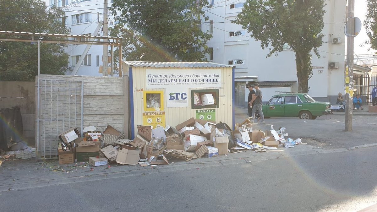 Порожні пляжі і сміття: в мережі показали, до чого окупанти довели Крим