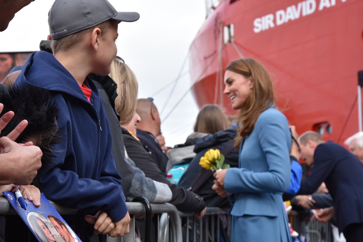 Чарівна &quot;морячка&quot;: Кейт Міддлтон блищить в небесно-блакитному пальто від Alexander McQueen