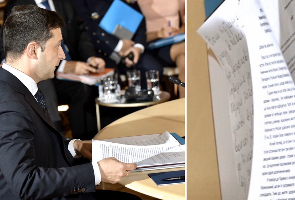 Всплыл странный нюанс о "шпаргалке" Зеленского: от руки, на языке агрессора?