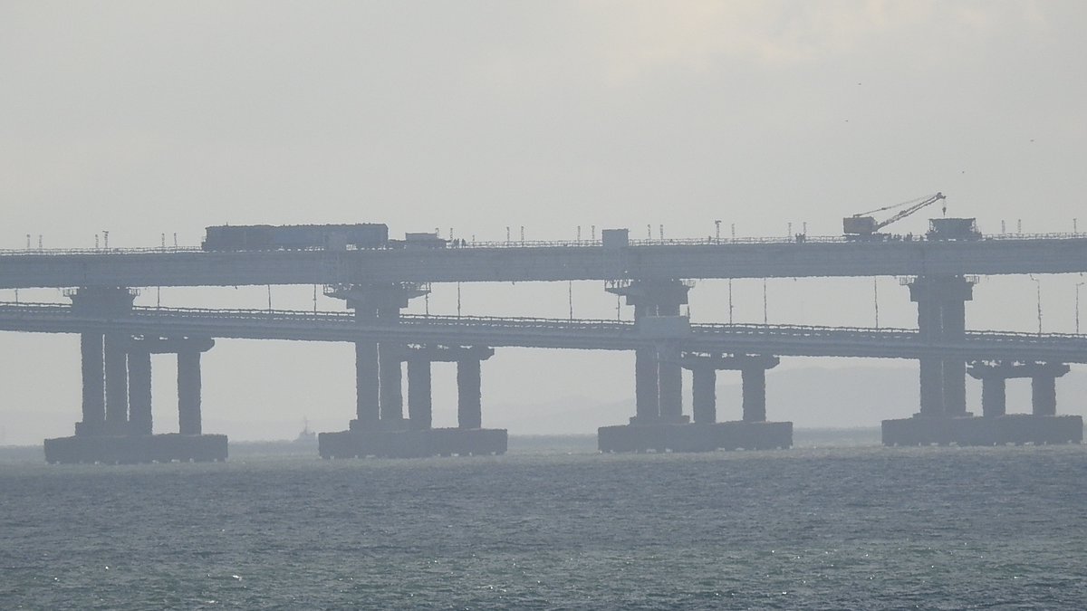 Лучше не подходить: всплыли интересные данные про Крымский мост (фото)