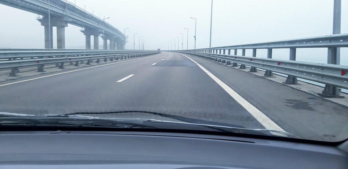 На Кримському мосту помітили нові проблеми: окупанти зайнялися &quot;профілактикою&quot; (фото)