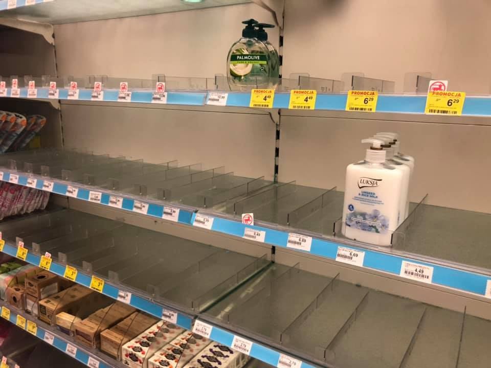Карантин в Украине: появились новые фото &quot;паникеров&quot; в супермаркетах