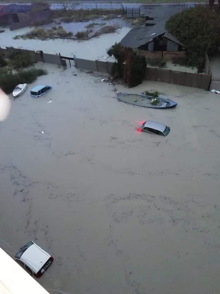 Юг Италии ушел под воду: фото и видео разрушительного наводнения