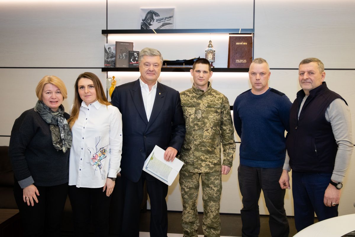 Порошенко купил квартиру танкисту Богдану Пантюшенко