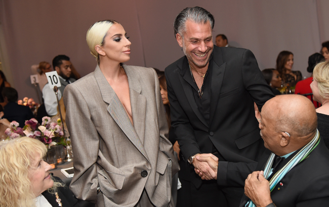 Скандальная Леди Гага выходит замуж за 49-летнего агента