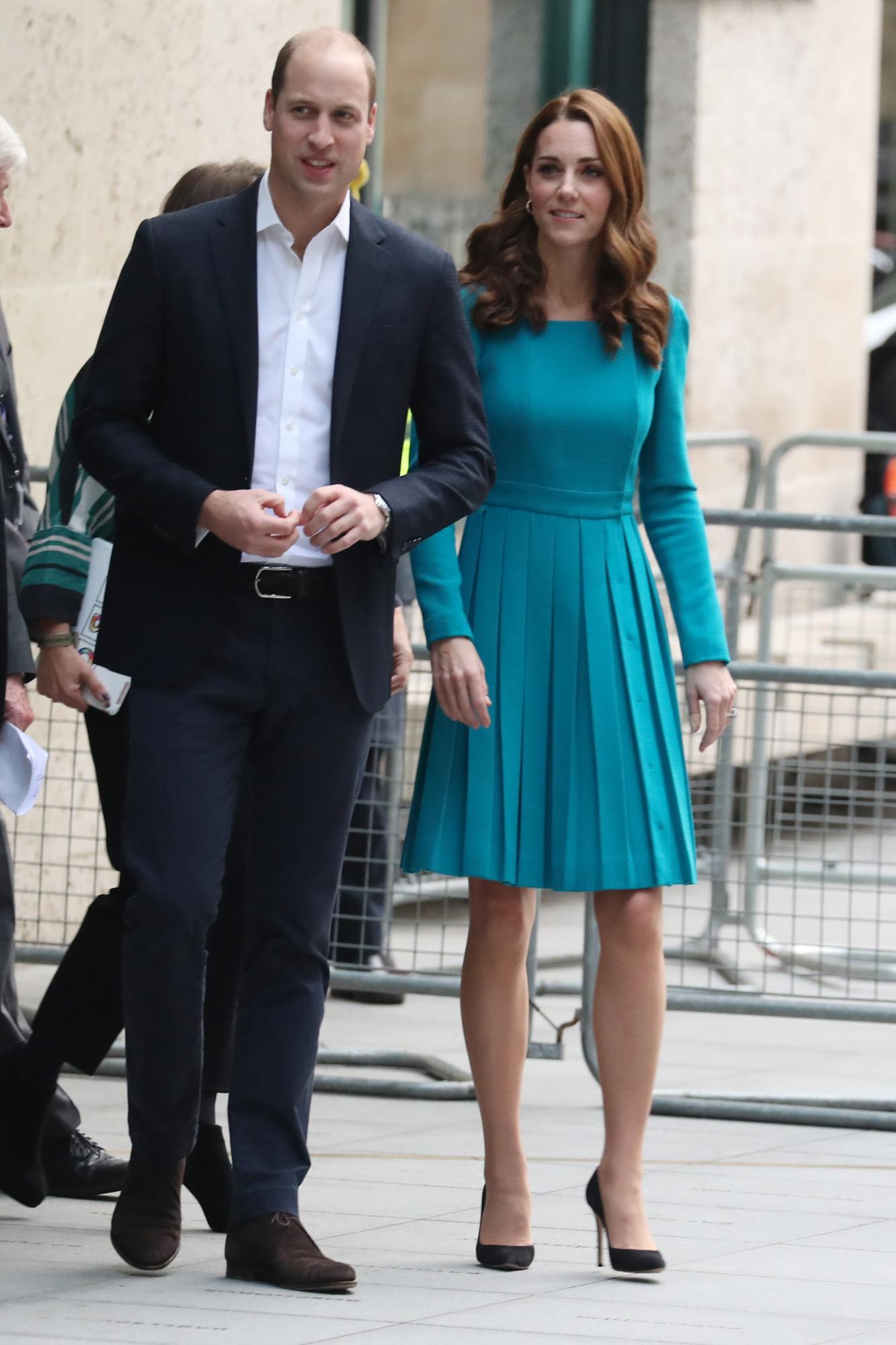 Кейт Миддлтон поразила своим удивительным платьем цвета морской волны