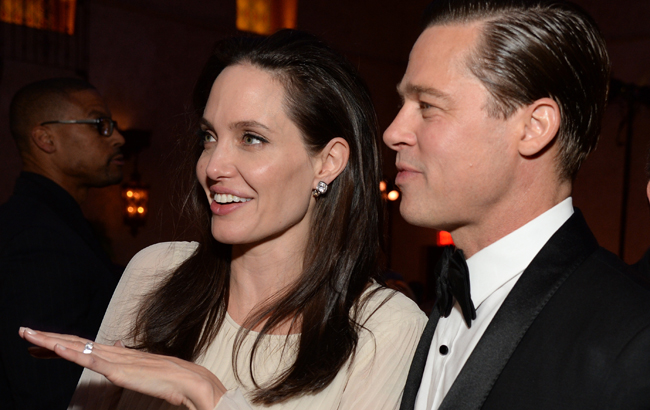 Джолі вимагає від Пітта компенсацію за те, що пожертвувала заради нього своєю кар'єрою