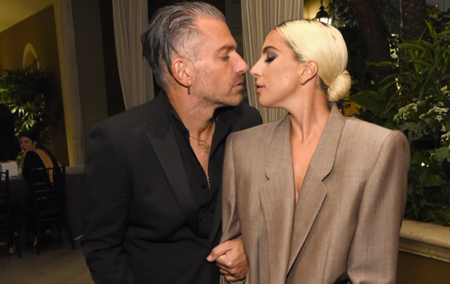 Скандальная Леди Гага выходит замуж за 49-летнего агента