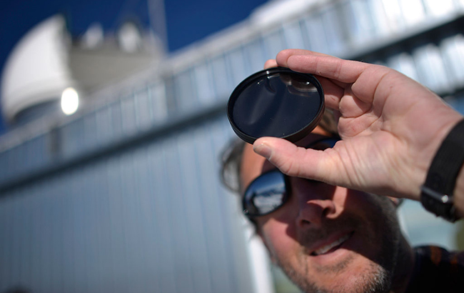 Сонячне затемнення 2 липня несе загрозу для здоров'я: хто в групі ризику