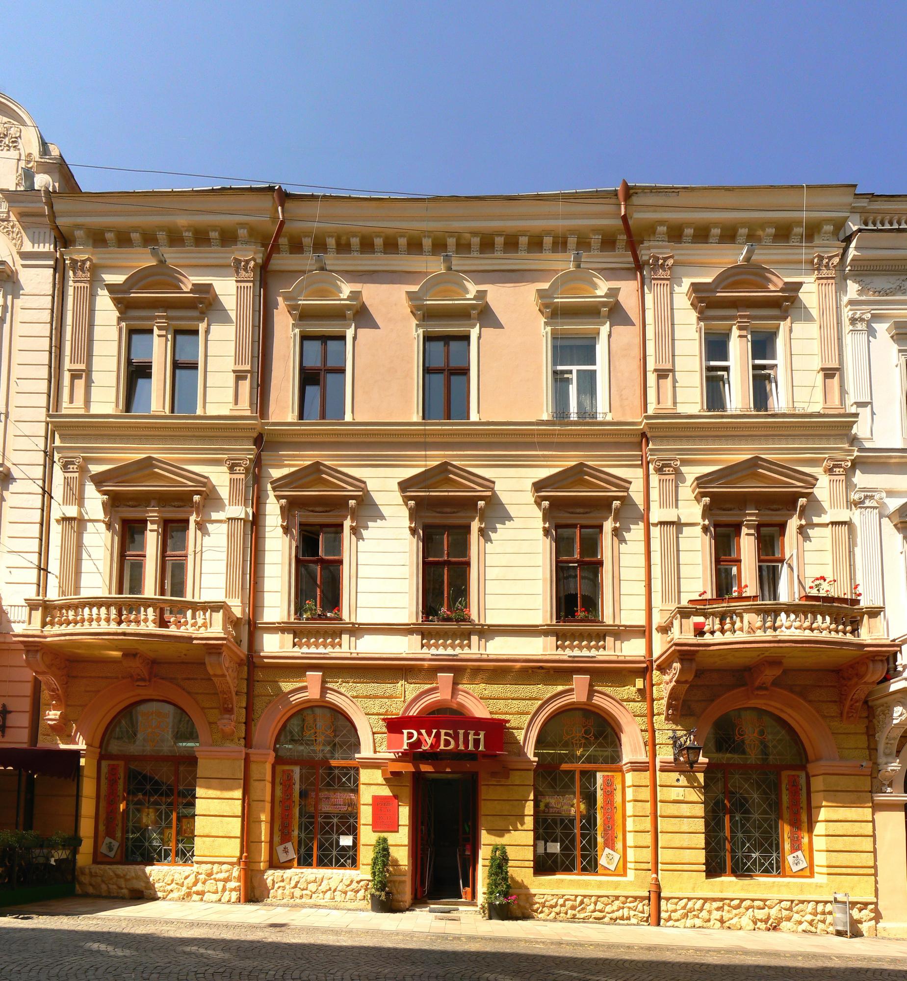 Чернівці в деталях: путівник по найцікавіших пам’ятках, готелях та ресторанах міста