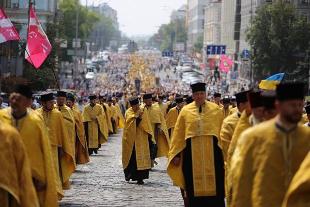 У хресній ході УПЦ КП беруть участь близько 15 тисяч вірян, - Шкіряк