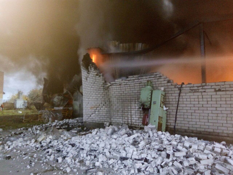 Под Киевом на территории предприятия возник пожар