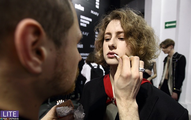 Ради любви: бекстейдж с показа FROLOV и SOVA, вдохновленных творчеством Меркьюри