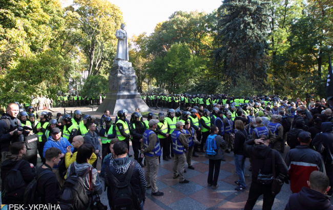 Покрова без крові: як праві відзначили день УПА і не пішли штурмувати Лавру