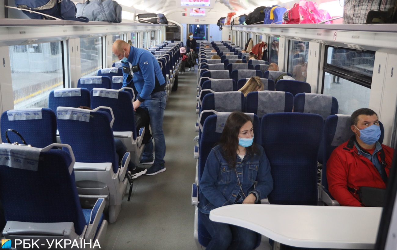 Укрзализныця запустила первые поезда в первый день лета: фото и видео
