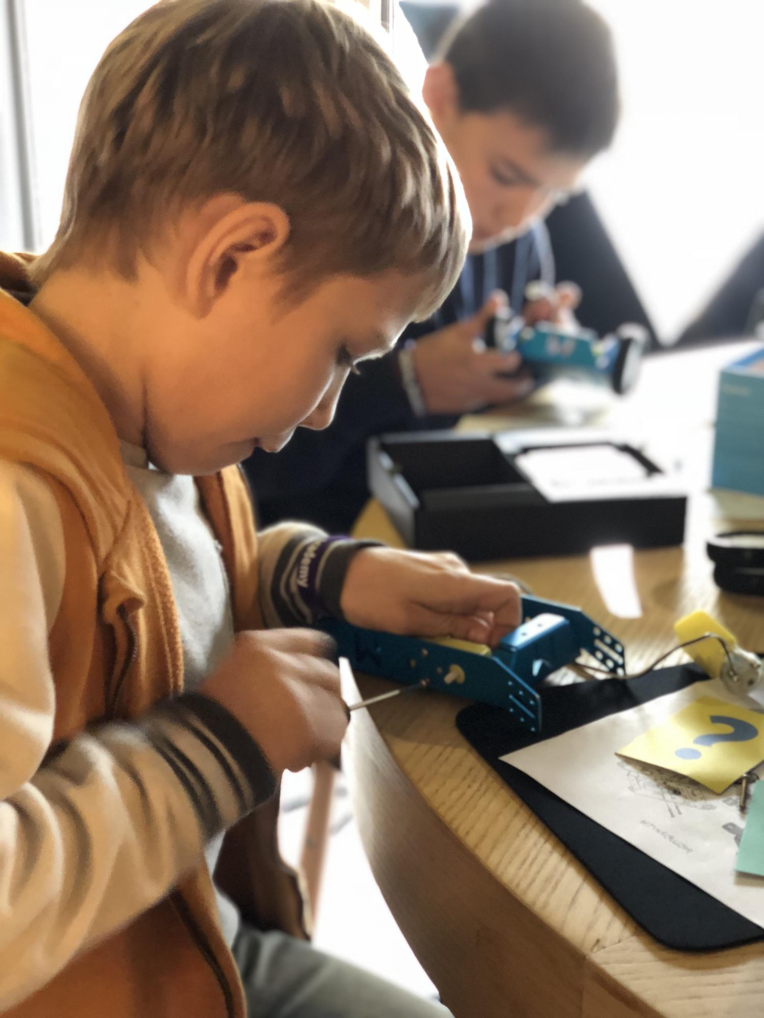 Майбутнє серед роботів: перша масштабна олімпіада робототехніки Asimov Olympics зібрала аншлаг у Київському ЦеХаб