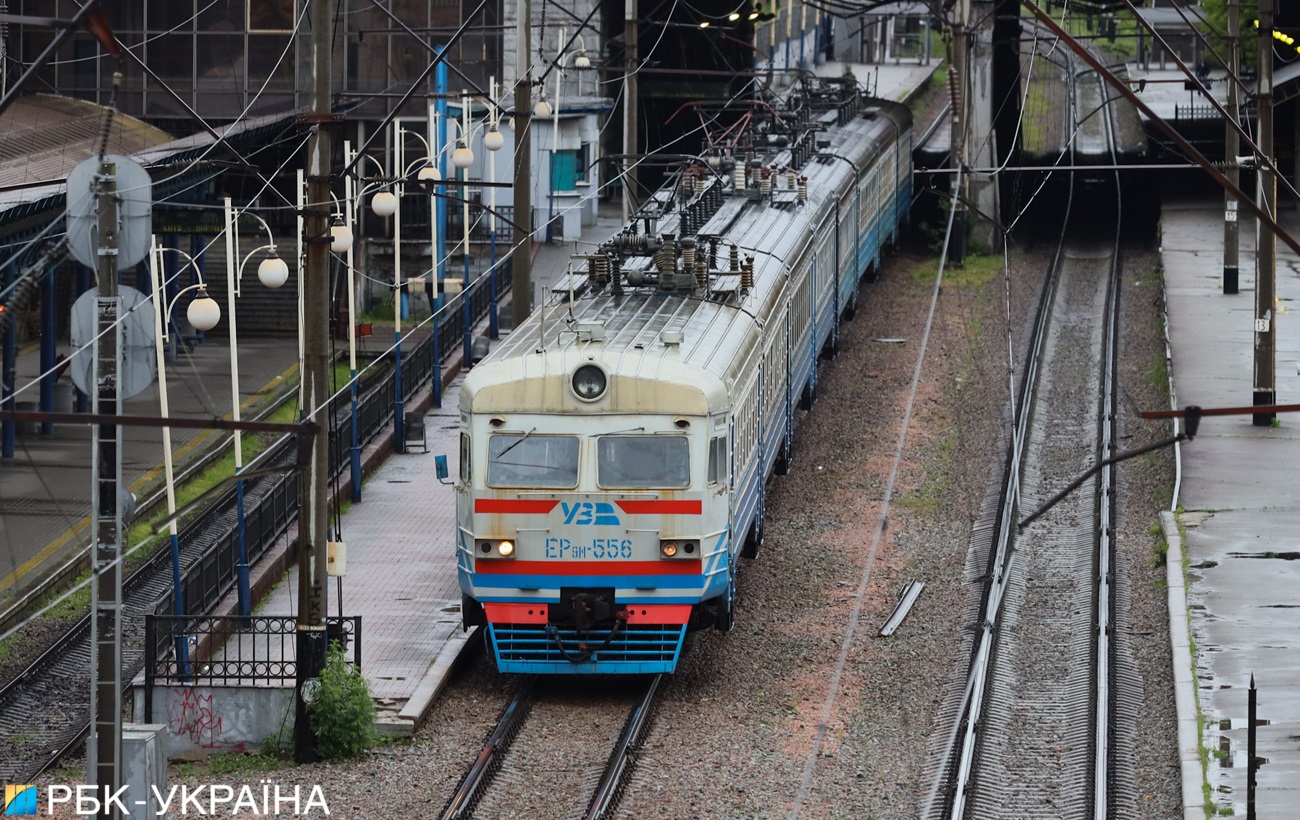 Укрзализныця запустила первые поезда в первый день лета: фото и видео