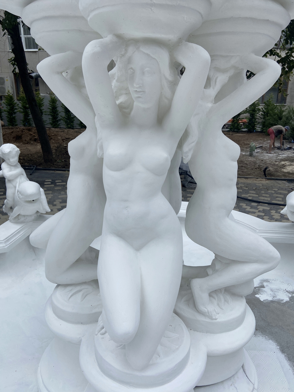 Чиновники "прикрасили" Херсон фонтаном у стилі "колгоспне рококо": на нього не можна дивитися без сліз