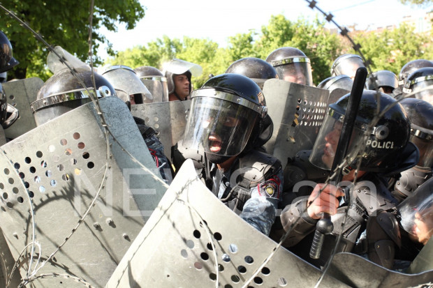 Поліція застосувала спецзасоби проти протестувальників в Єревані