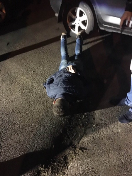 Прокуратура затримала патрульного, який систематично збував наркотики