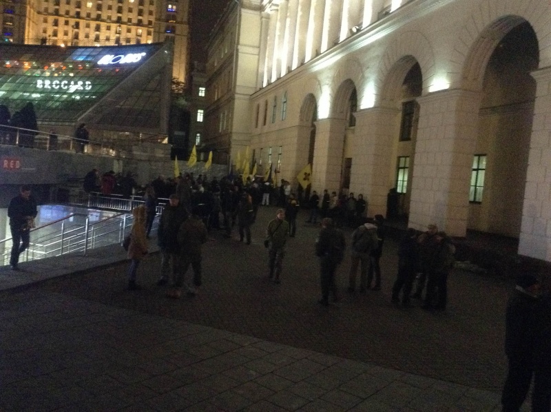 День гідності і свободи: у центрі Києва мітингують близько тисячі осіб