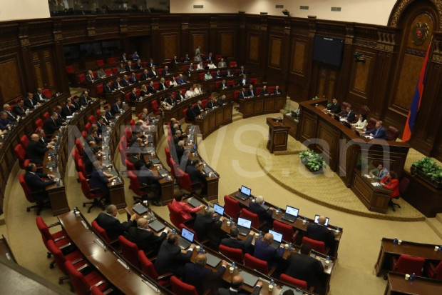 В парламенте Армении проходят дебаты о кандидатуре премьер-министра