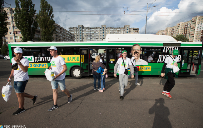 Зрелища вместо хлеба: как на концертах в Киеве агитировали накануне выборов в Раду