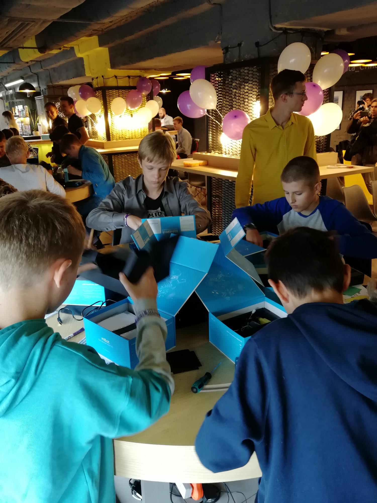 Майбутнє серед роботів: перша масштабна олімпіада робототехніки Asimov Olympics зібрала аншлаг у Київському ЦеХаб