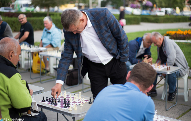 Зрелища вместо хлеба: как на концертах в Киеве агитировали накануне выборов в Раду