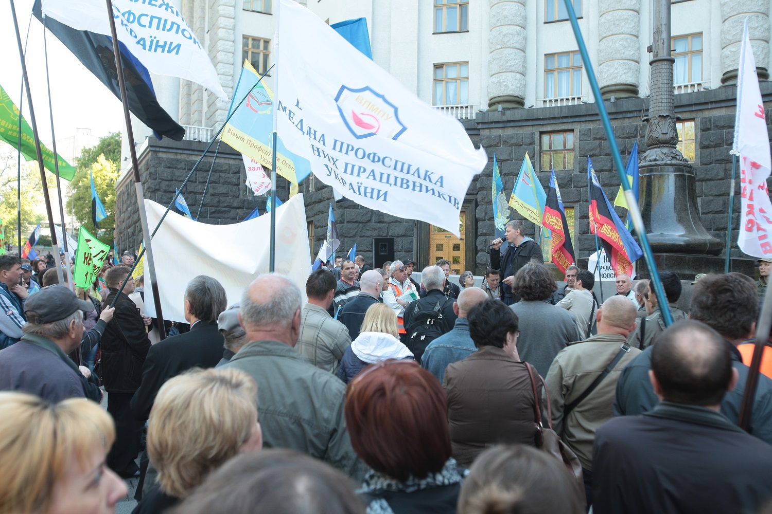 Профсоюзы под Кабмином митинговали против ликвидации ПТУ